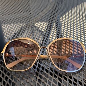 Meet your Posher, Claudia